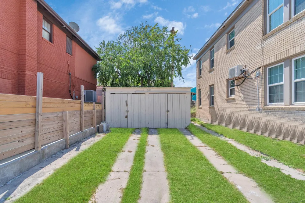 915 8th Street #1 Galveston, TX 77550