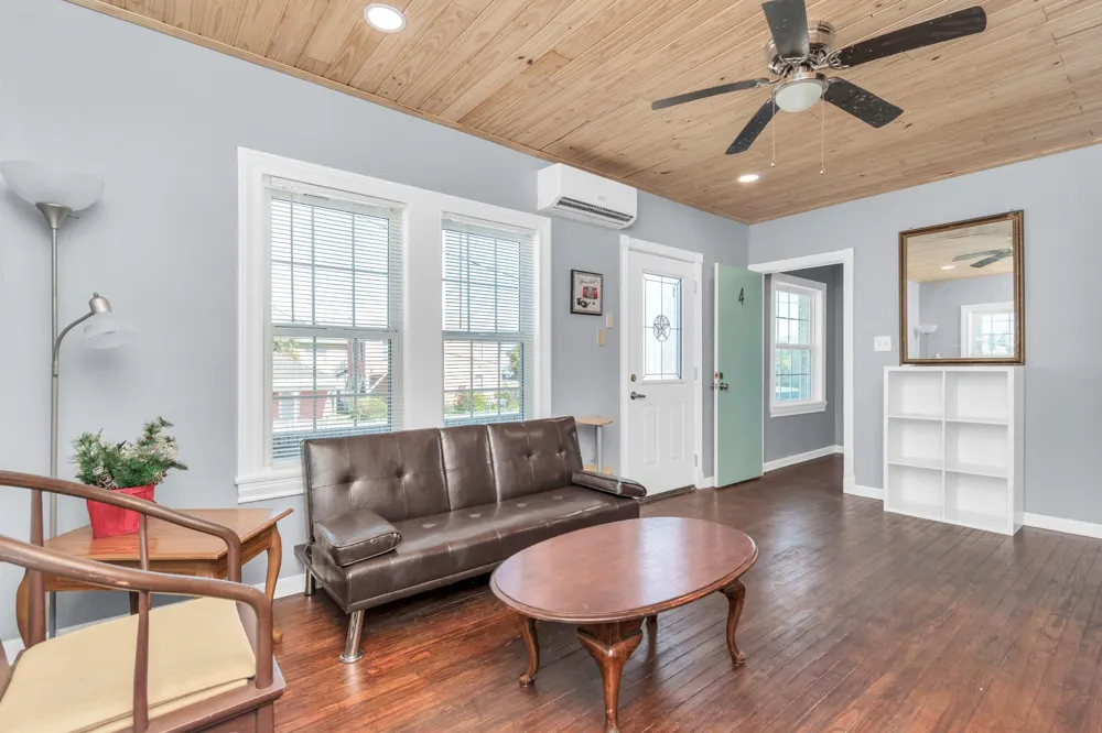 915 8th Street #1 Galveston, TX 77550