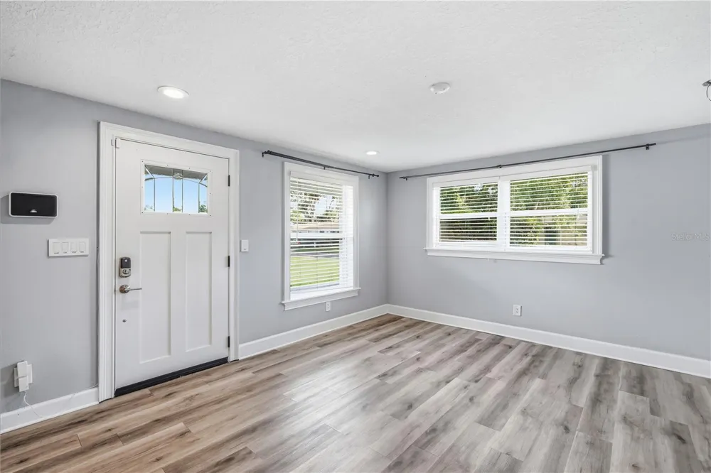 2707 W KENMORE AVENUE Tampa, FL 33614