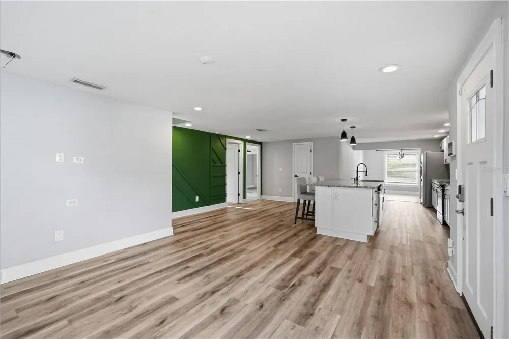 2707 W KENMORE AVENUE Tampa, FL 33614