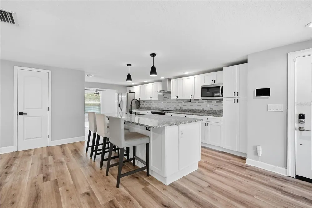 2707 W KENMORE AVENUE Tampa, FL 33614