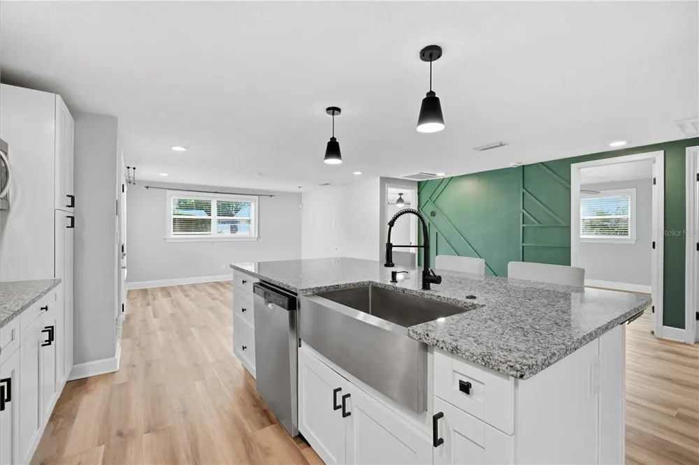 2707 W KENMORE AVENUE Tampa, FL 33614