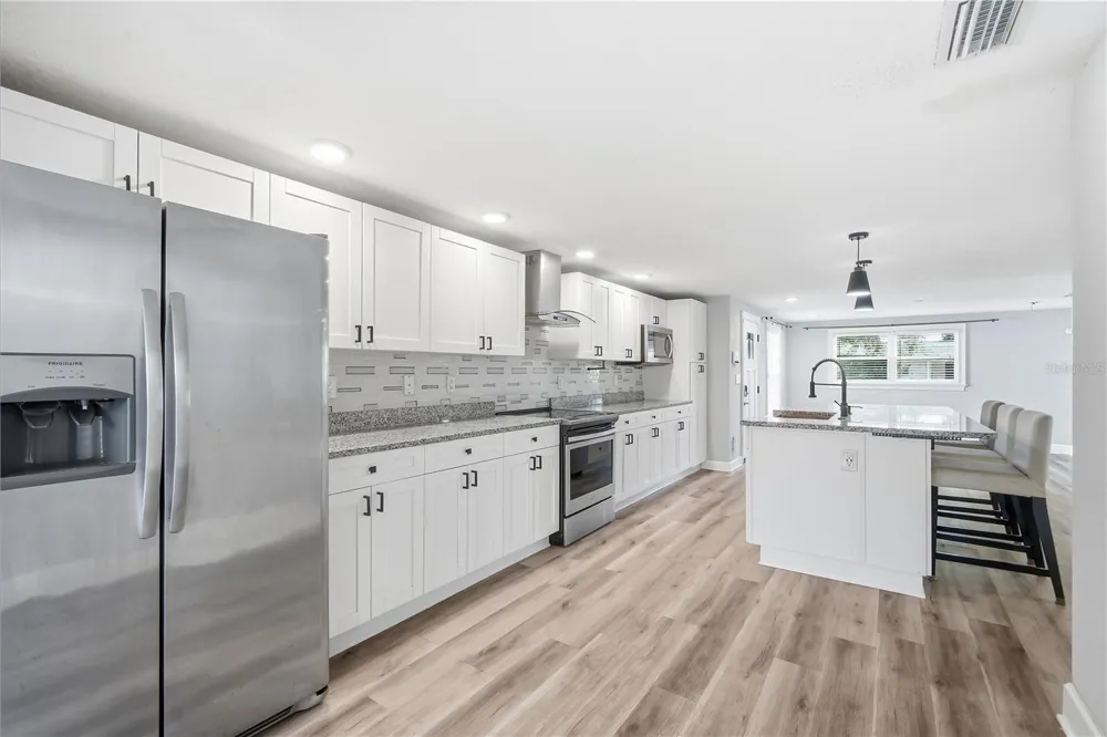 2707 W KENMORE AVENUE Tampa, FL 33614