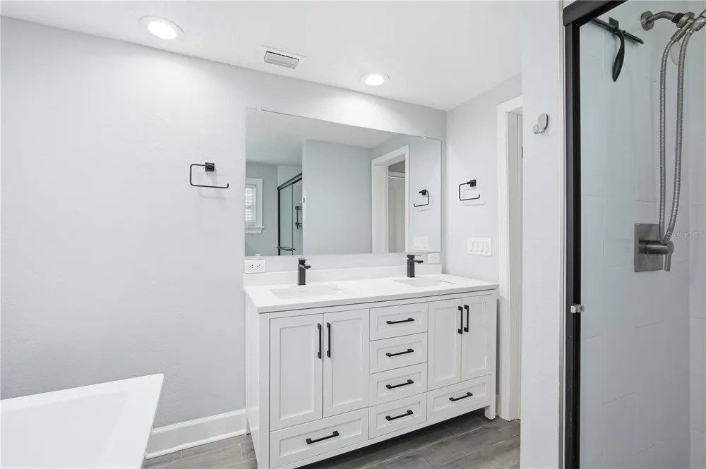 2707 W KENMORE AVENUE Tampa, FL 33614