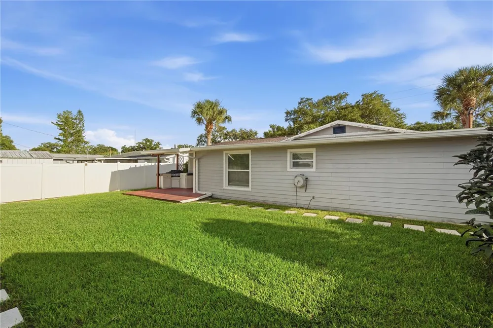 2707 W KENMORE AVENUE Tampa, FL 33614