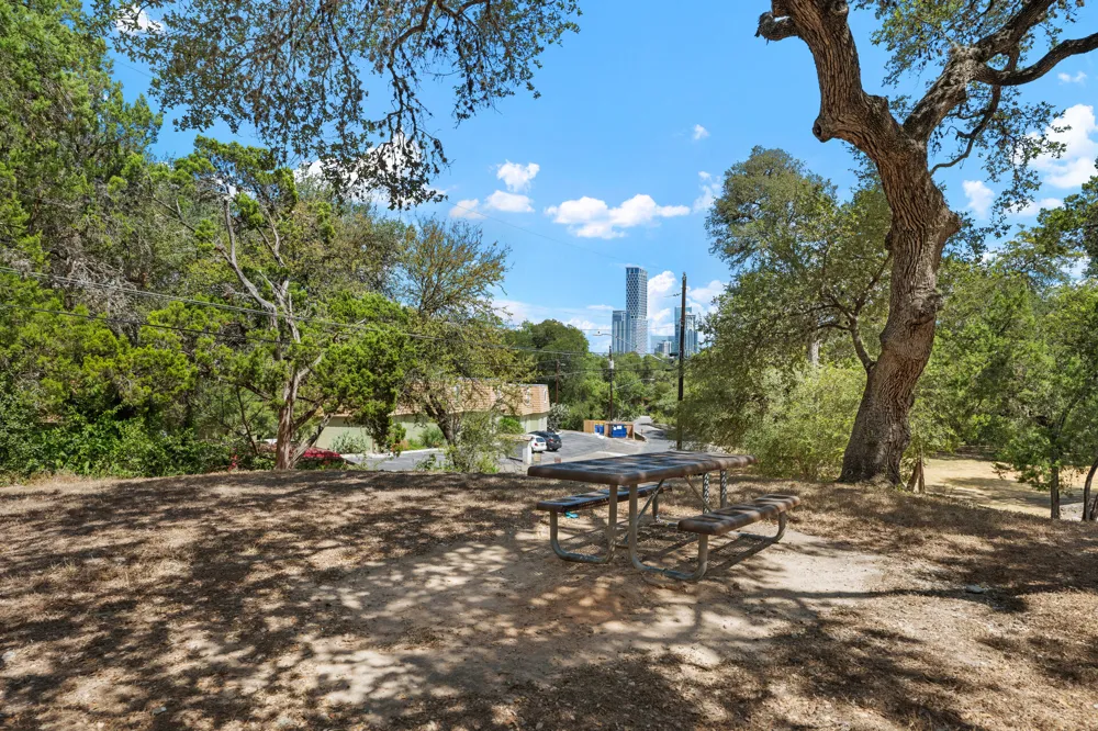 1500 Eastside Drive #101 Austin, TX 78704