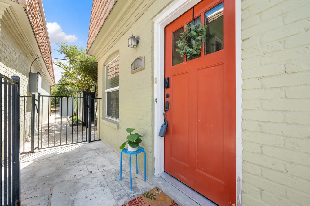 1500 Eastside Drive #101 Austin, TX 78704