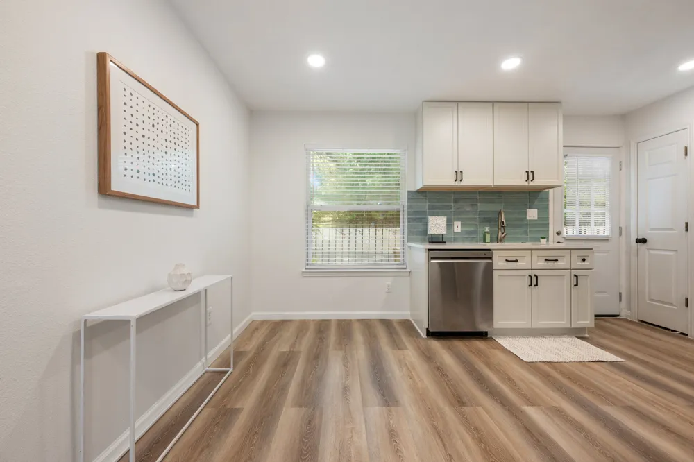 1500 Eastside Drive #101 Austin, TX 78704