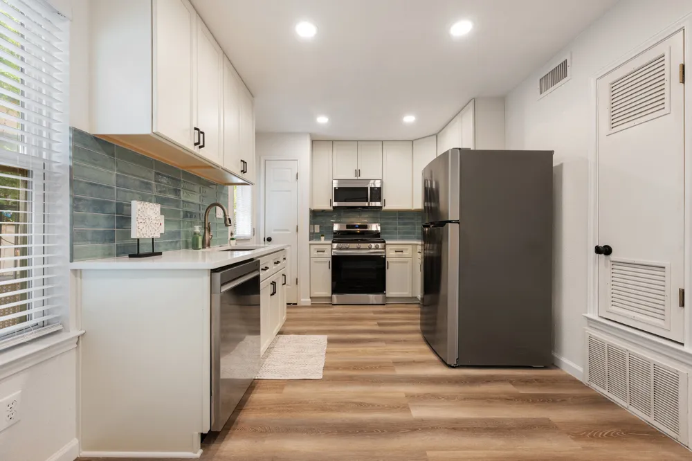 1500 Eastside Drive #101 Austin, TX 78704