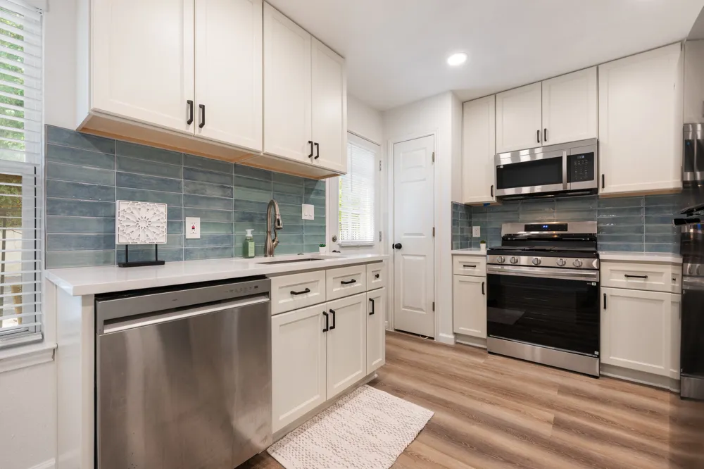 1500 Eastside Drive #101 Austin, TX 78704