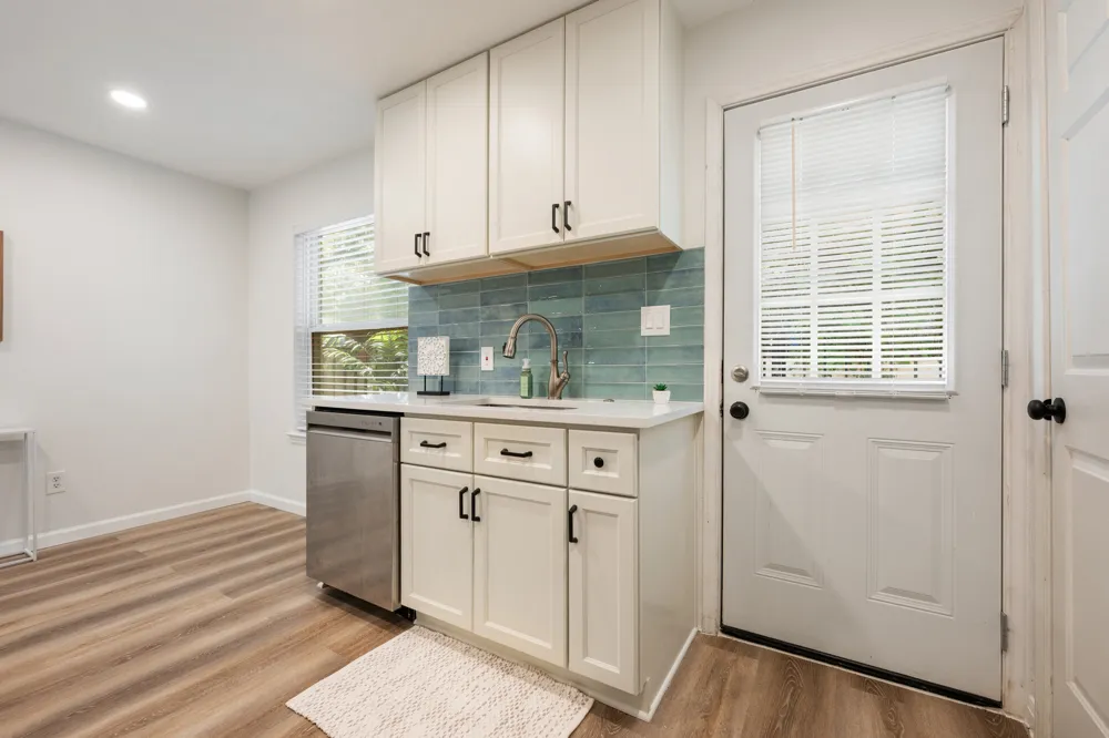 1500 Eastside Drive #101 Austin, TX 78704