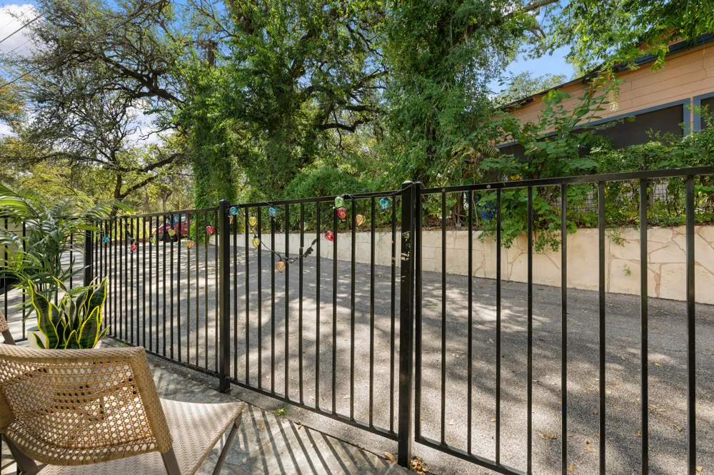 1500 Eastside Drive #101 Austin, TX 78704