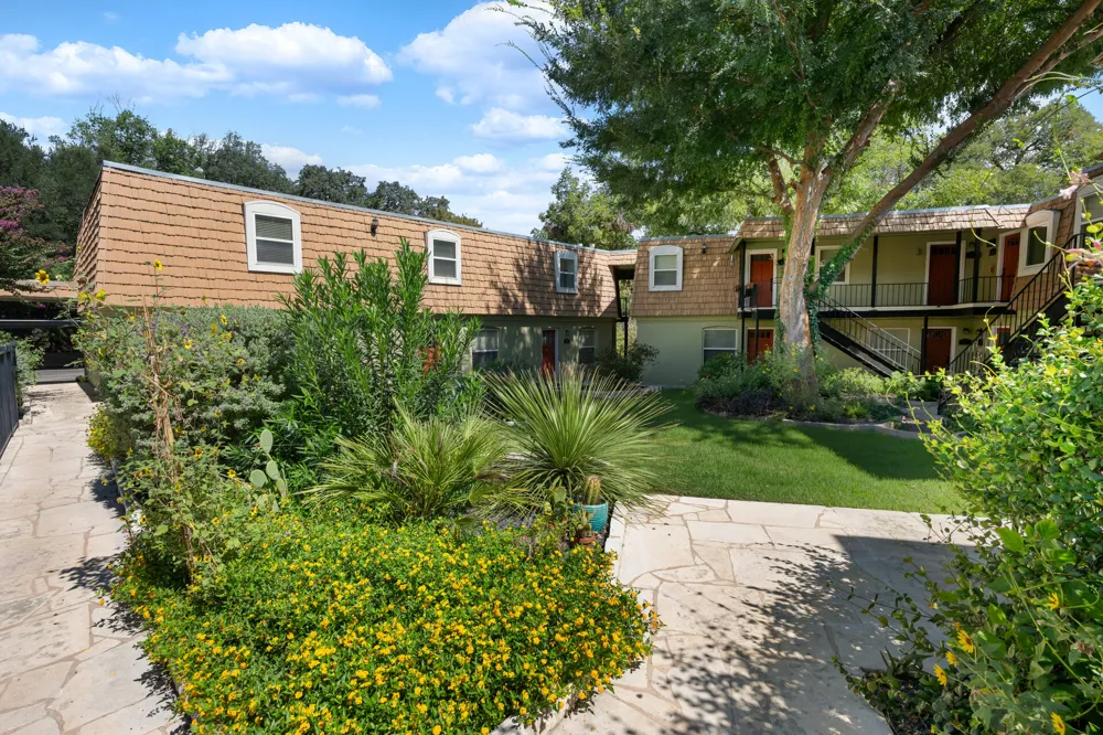 1500 Eastside Drive #101 Austin, TX 78704