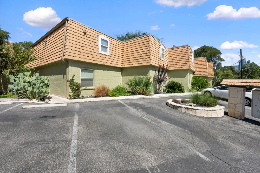 1500 Eastside Drive #101 Austin, TX 78704