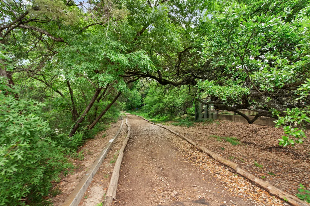 1500 Eastside Drive #101 Austin, TX 78704