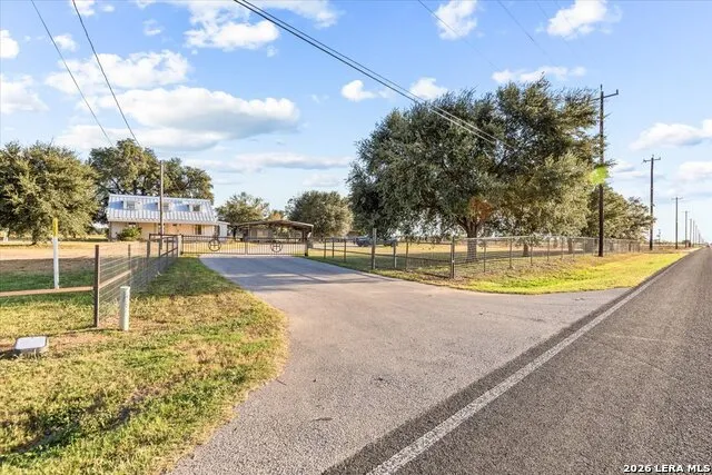15080 MACDONA LACOSTE RD LaCoste, TX 78039
