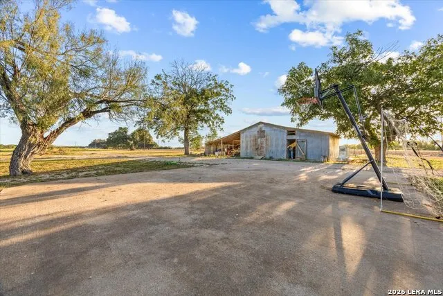 15080 MACDONA LACOSTE RD LaCoste, TX 78039