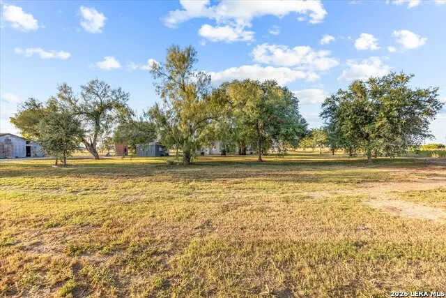 15080 MACDONA LACOSTE RD LaCoste, TX 78039