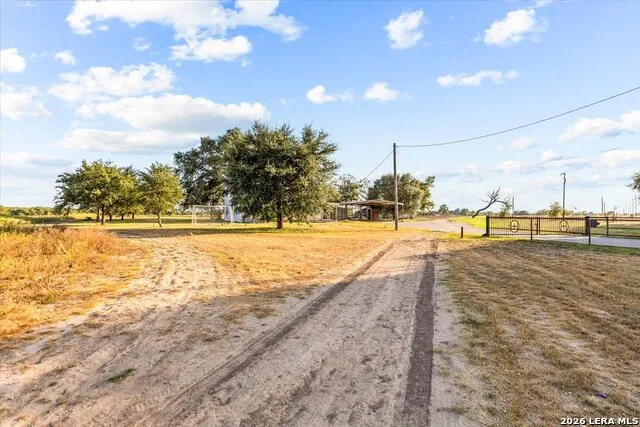 15080 MACDONA LACOSTE RD LaCoste, TX 78039