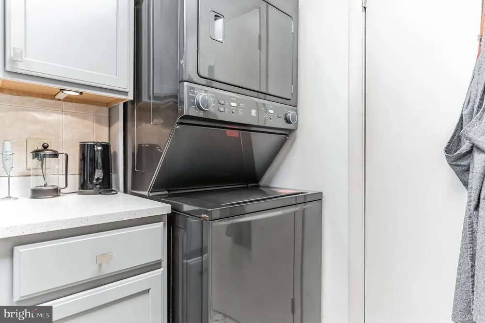 6301 STEVENSON AVENUE #110 Alexandria, VA 22304