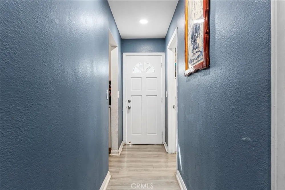 907 E 109th Los Angeles, CA 90059