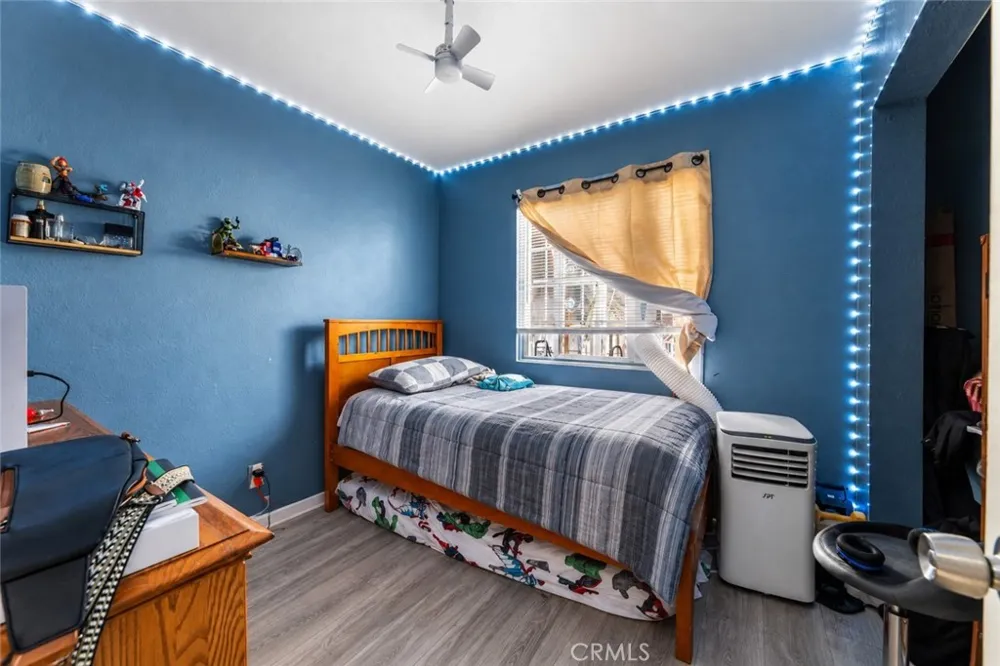 907 E 109th Los Angeles, CA 90059
