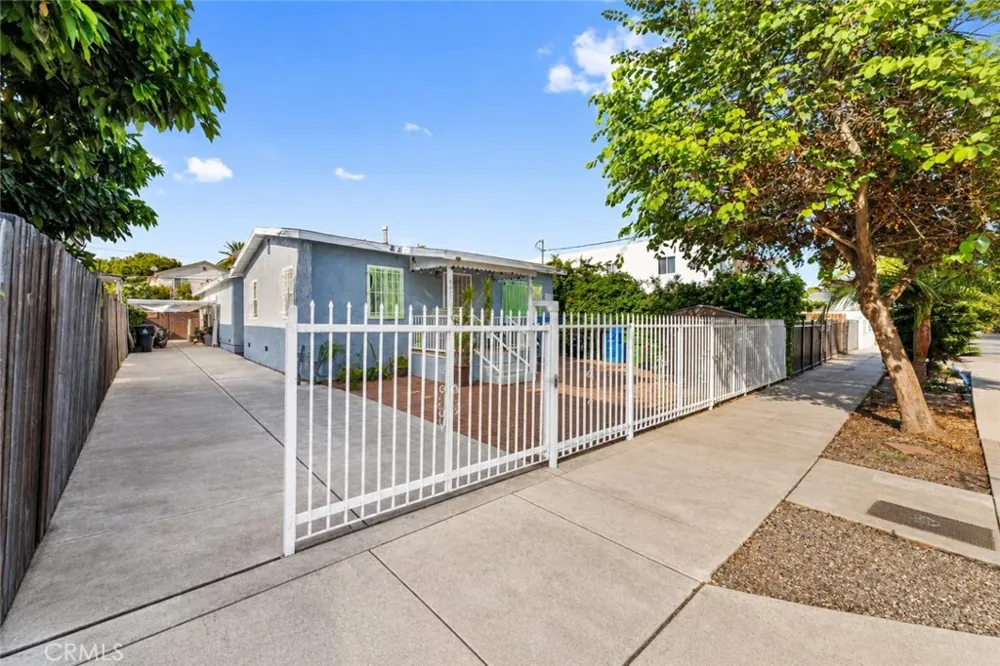907 E 109th Los Angeles, CA 90059