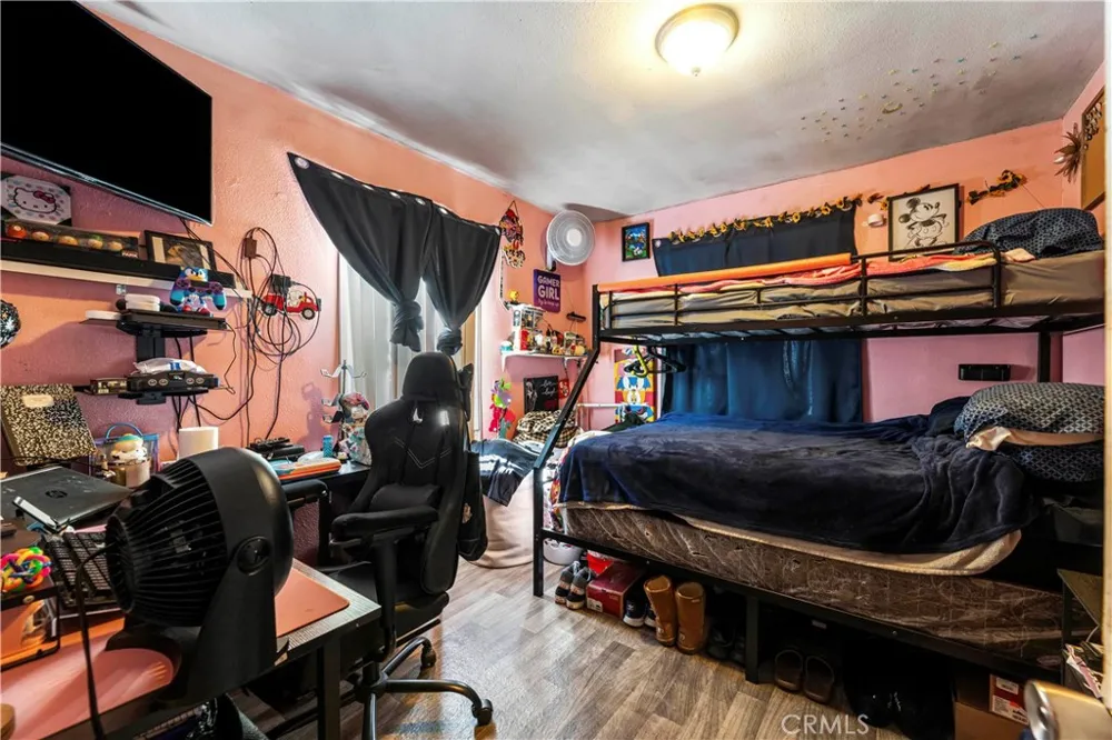 907 E 109th Los Angeles, CA 90059