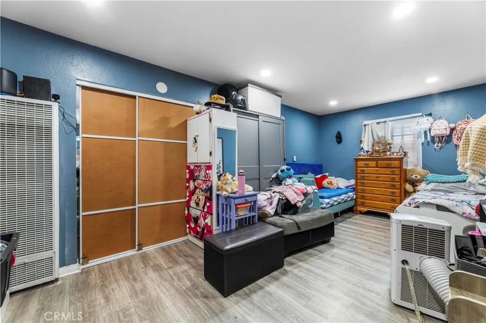 907 E 109th Los Angeles, CA 90059