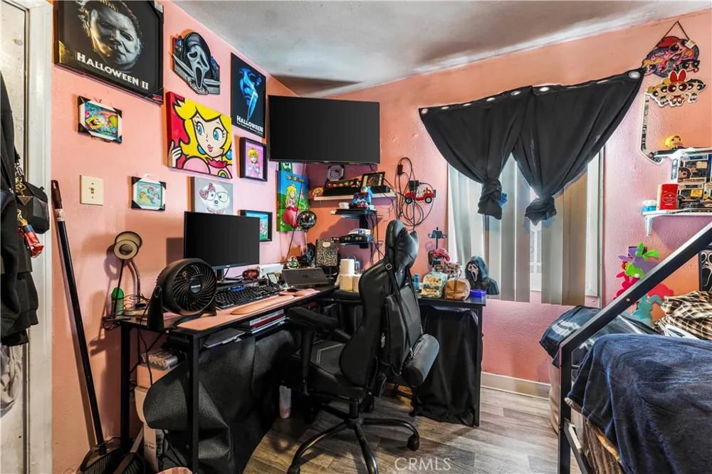 907 E 109th Los Angeles, CA 90059