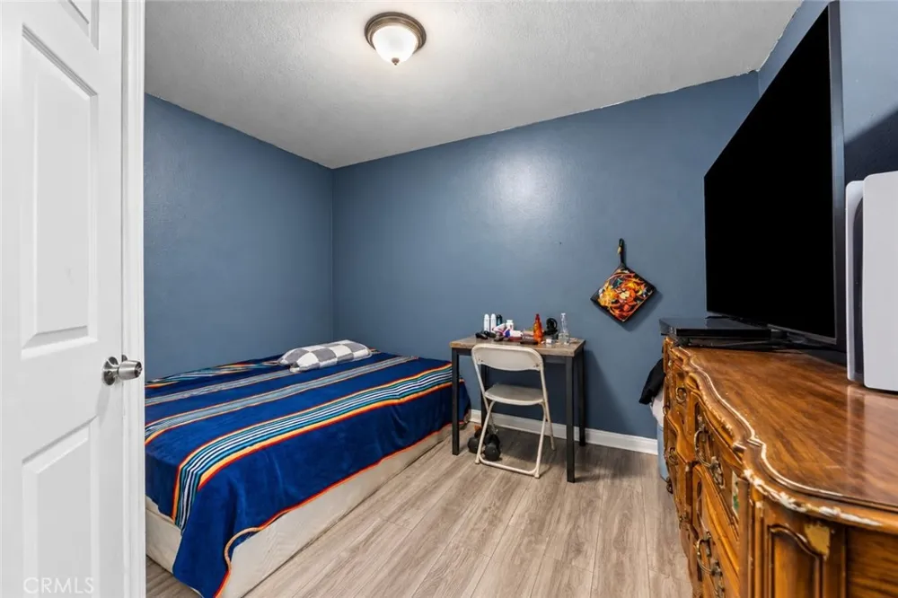 907 E 109th Los Angeles, CA 90059