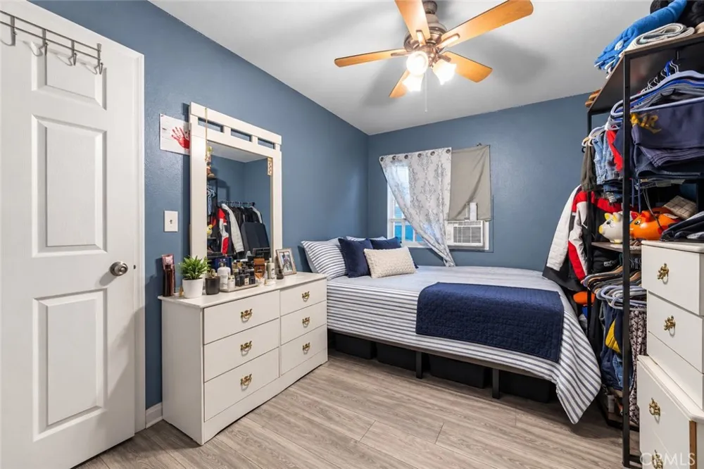 907 E 109th Los Angeles, CA 90059
