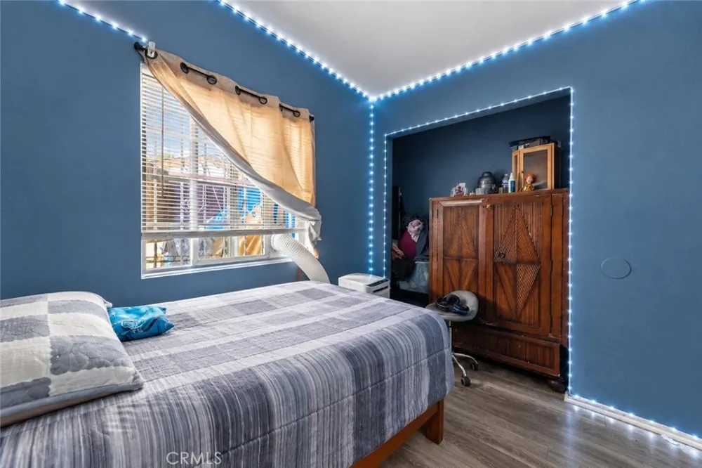 907 E 109th Los Angeles, CA 90059