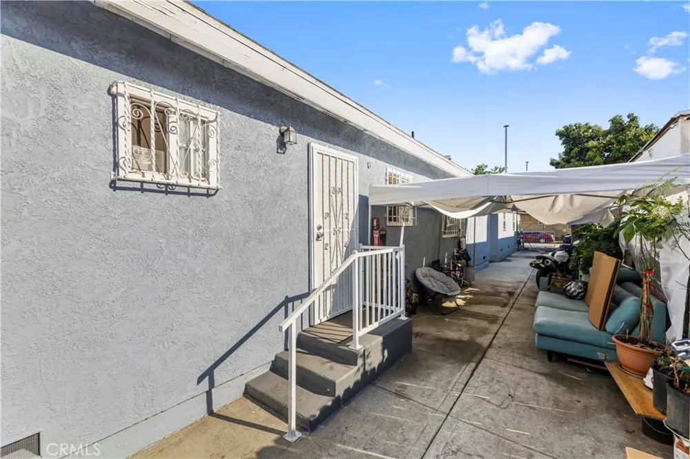 907 E 109th Los Angeles, CA 90059