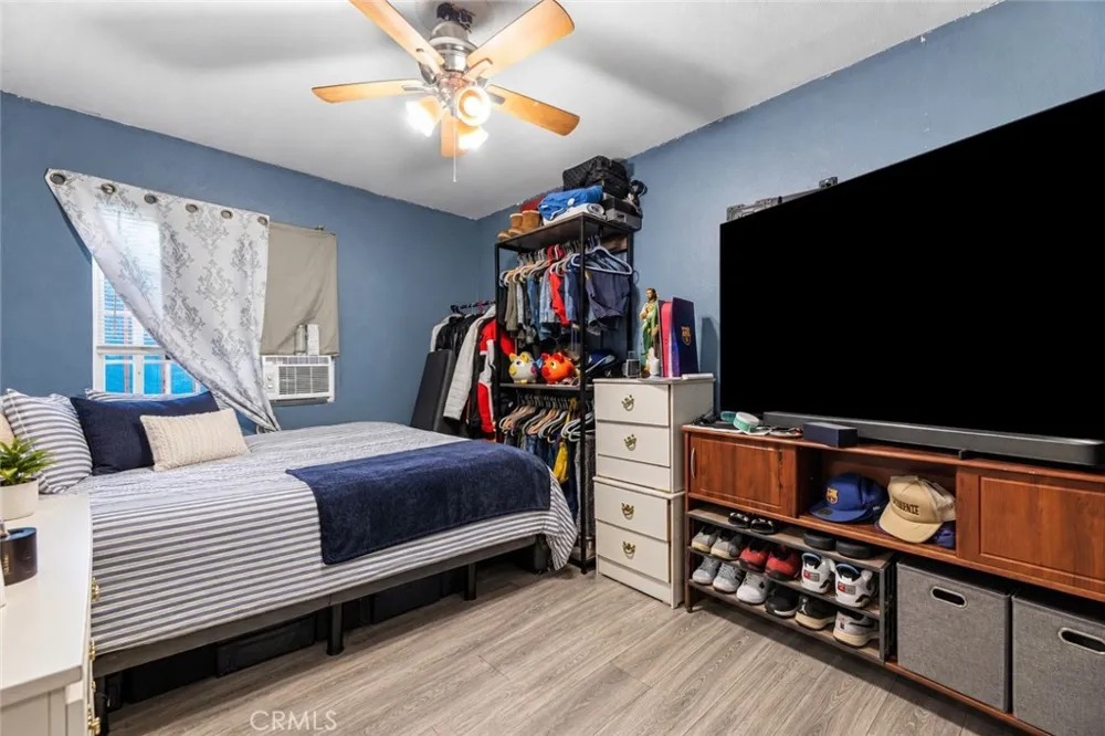 907 E 109th Los Angeles, CA 90059