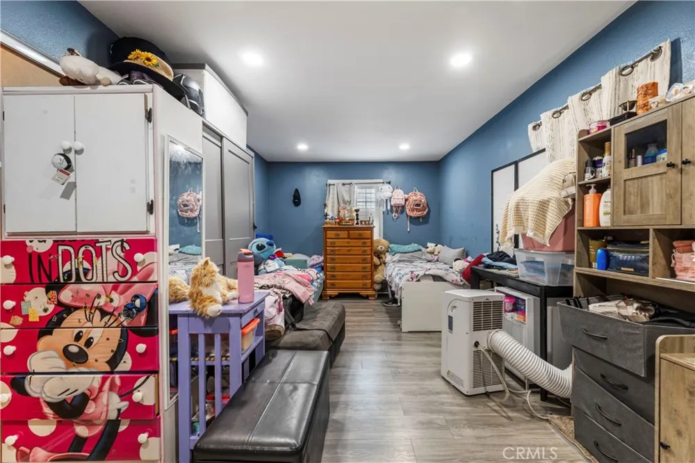 907 E 109th Los Angeles, CA 90059