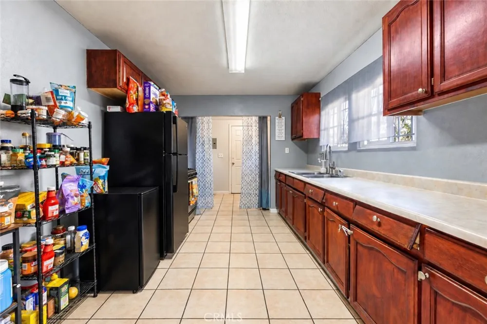 907 E 109th Los Angeles, CA 90059