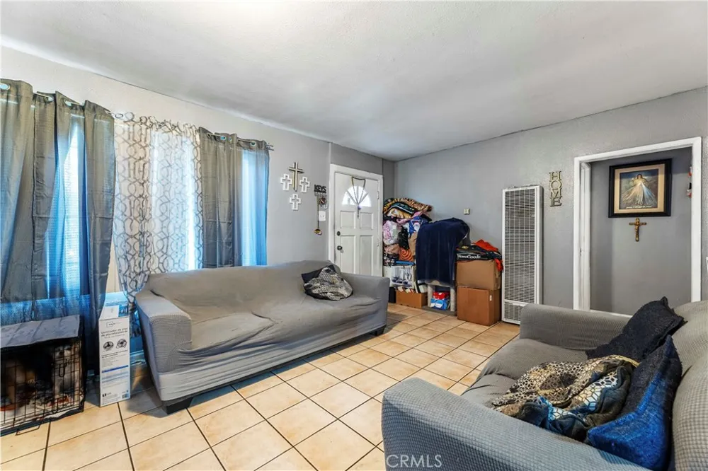 907 E 109th Los Angeles, CA 90059