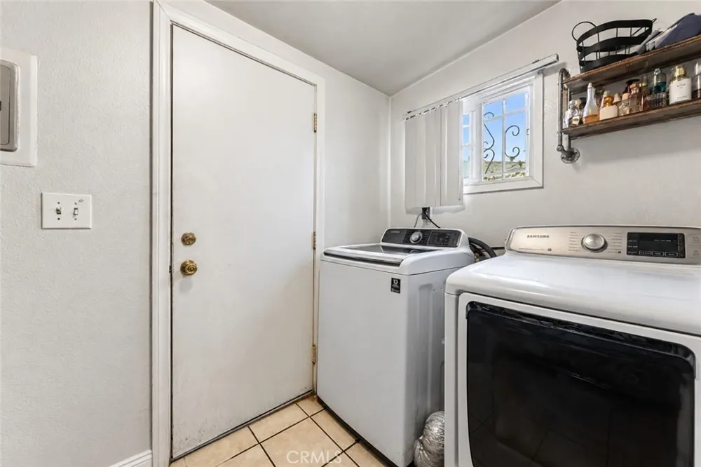 907 E 109th Los Angeles, CA 90059