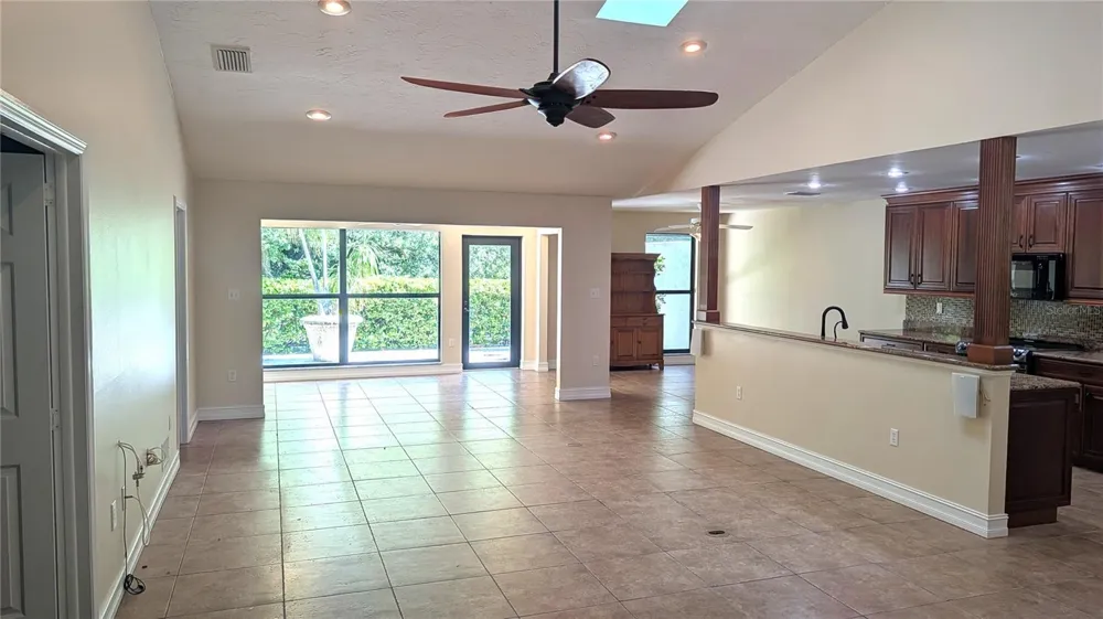 4615 OAK FOREST DRIVE E #22 Sarasota, FL 34231