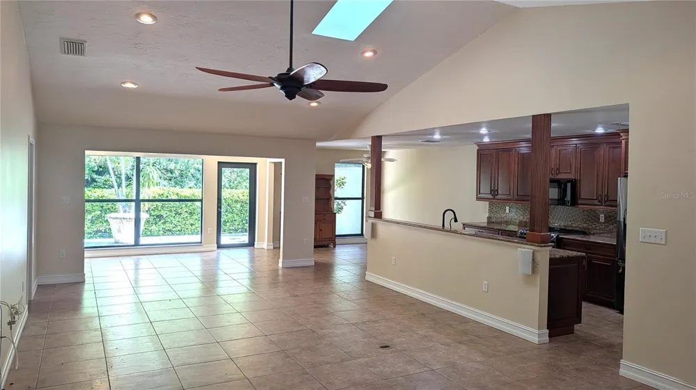 4615 OAK FOREST DRIVE E #22 Sarasota, FL 34231