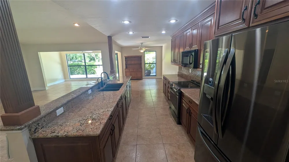 4615 OAK FOREST DRIVE E #22 Sarasota, FL 34231
