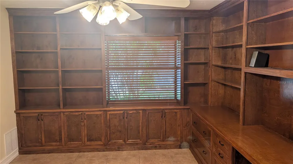 4615 OAK FOREST DRIVE E #22 Sarasota, FL 34231