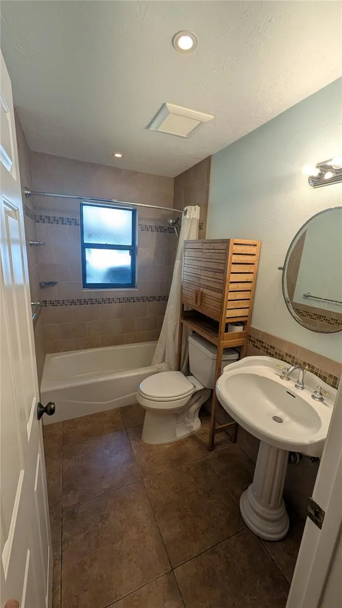 4615 OAK FOREST DRIVE E #22 Sarasota, FL 34231