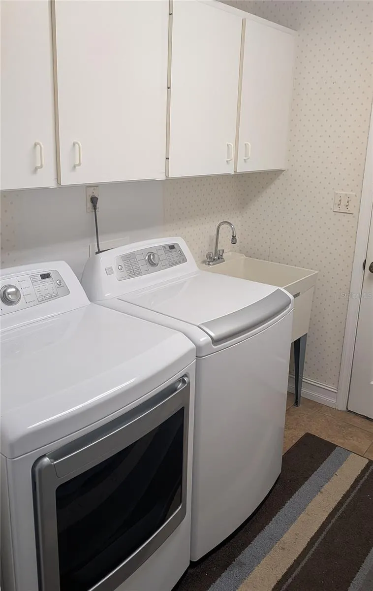 4615 OAK FOREST DRIVE E #22 Sarasota, FL 34231