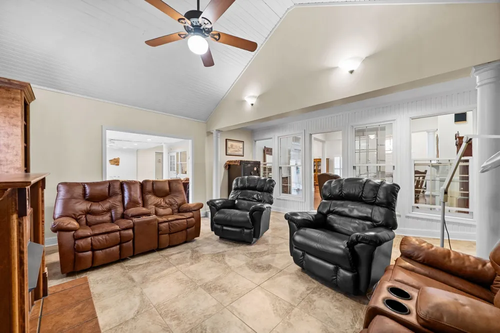 1855 Kings Chapel Rd Cadiz, KY 42211