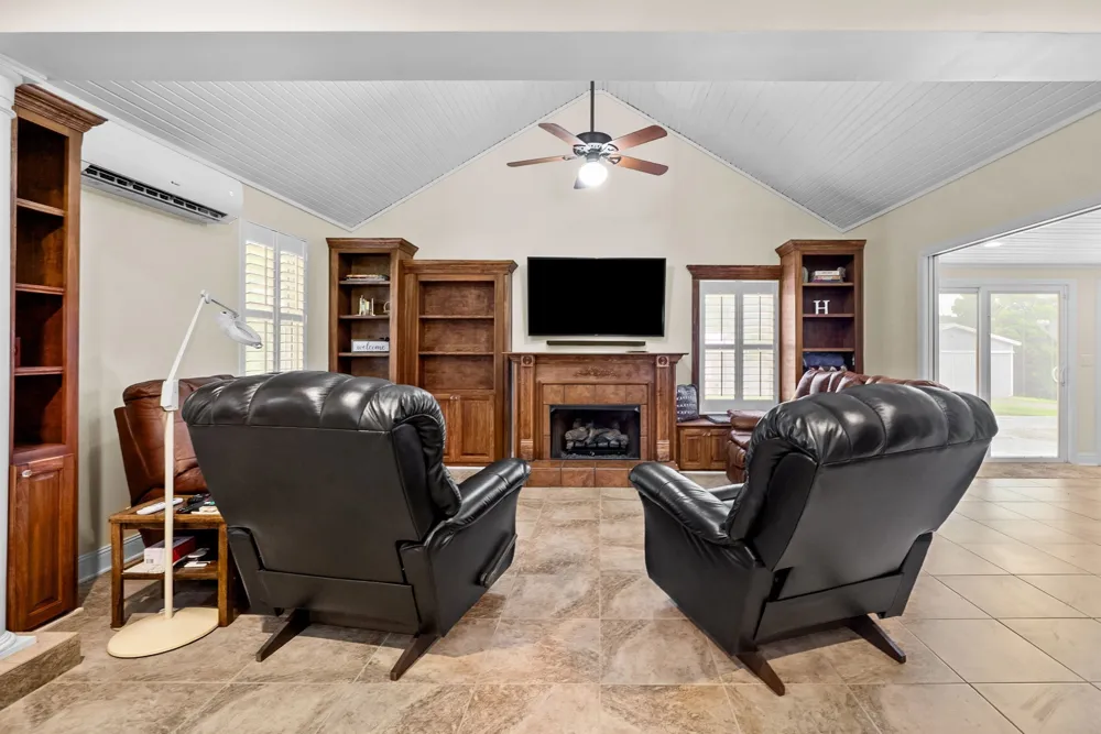 1855 Kings Chapel Rd Cadiz, KY 42211