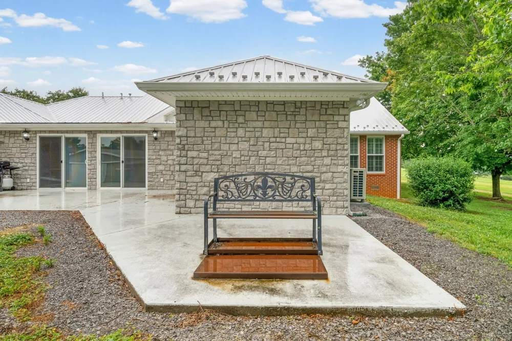 1855 Kings Chapel Rd Cadiz, KY 42211