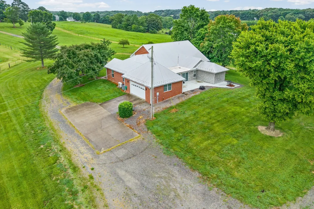 1855 Kings Chapel Rd Cadiz, KY 42211