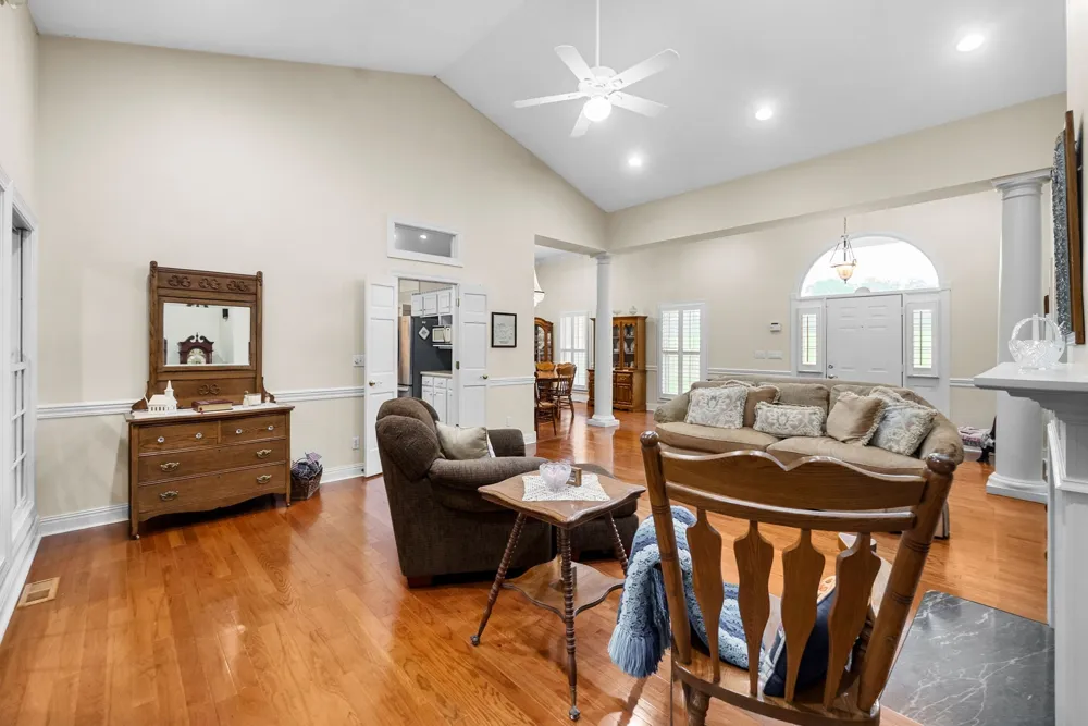 1855 Kings Chapel Rd Cadiz, KY 42211
